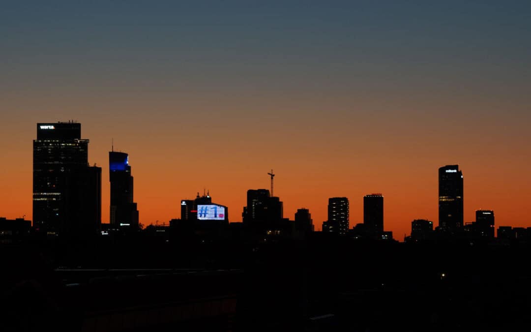 Miasto – wynalazek cywilizacji i schronienie samotników