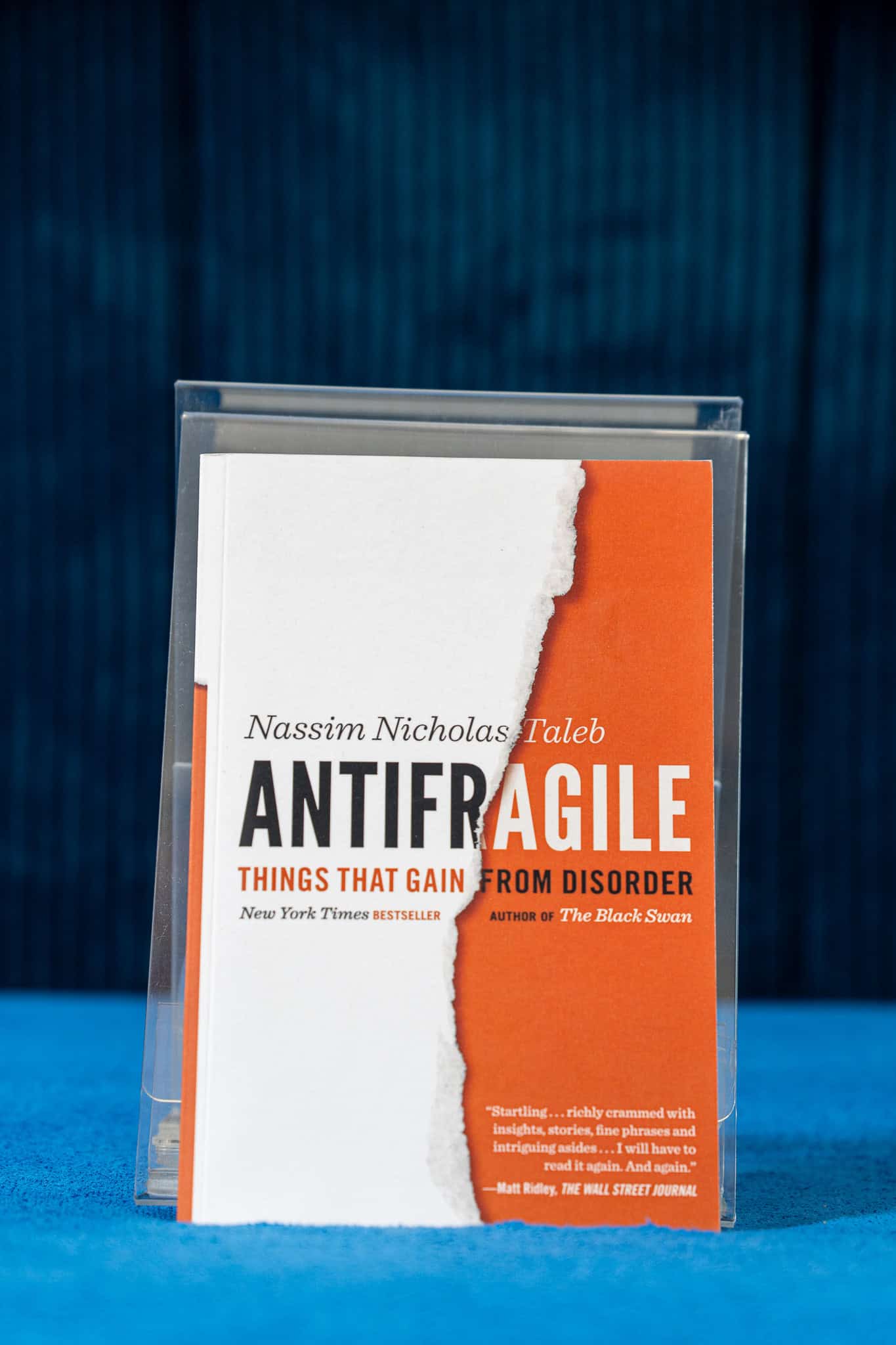 Antifragile. Things that gain from disorder